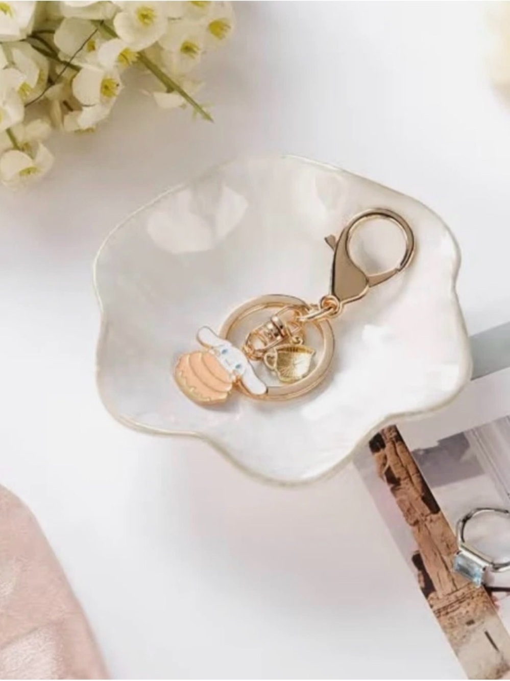 NIB~White Lotus Leaf Shaped Ceramic Dish For Jewelry, Keys & Miscl Small Items.